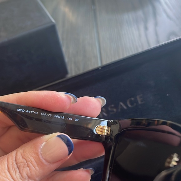 💎AUTHENTIC💎NWT Versace Women's dark brown 56mm Sunglasses w/box & case - Picture 9 of 9